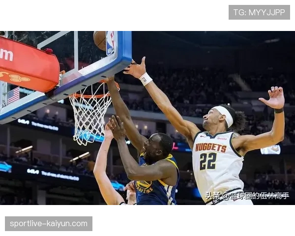 特写:追梦格林一次成功造进攻犯规,扼杀国王队势在必得的快攻